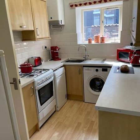 Centre Of Town House 3 Bedrooms Sleeps 5 And Infant Free Onsite Parking 2 Cars King's Lynn Esterno foto