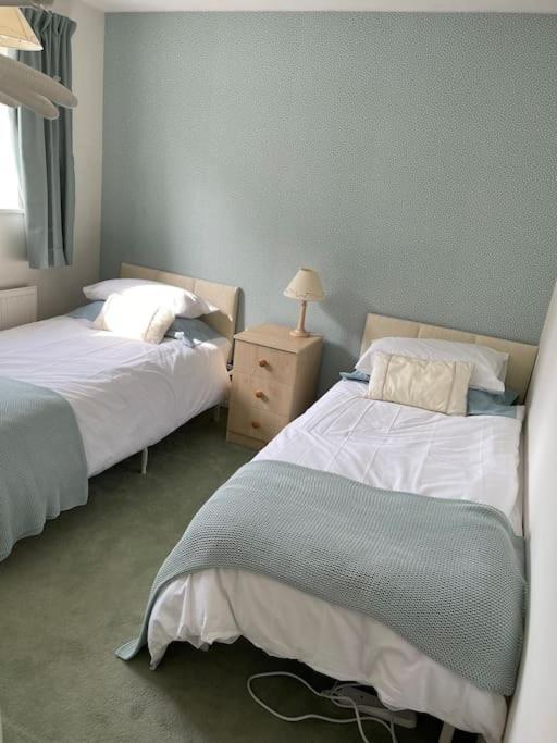 Centre Of Town House 3 Bedrooms Sleeps 5 And Infant Free Onsite Parking 2 Cars King's Lynn Esterno foto